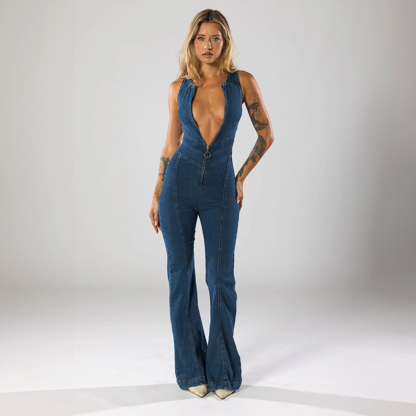 Denim Jumpsuit | Flatterende Fit Met Diepe Halslijn